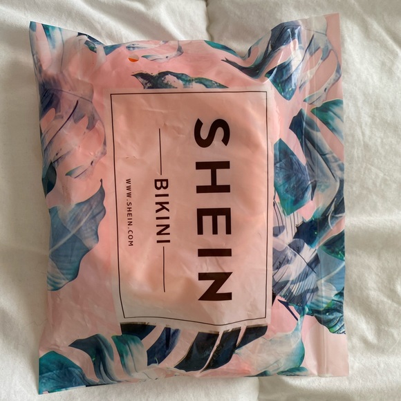 SHEIN ORANGE UNDERWIRE BIKINI π§‘ - Picture 6 of 6